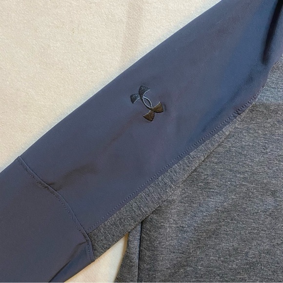 Under Armour Women's Graphite Gray Hybrid Quarter Zip Pullover. Size Medium - Picture 5 of 11
